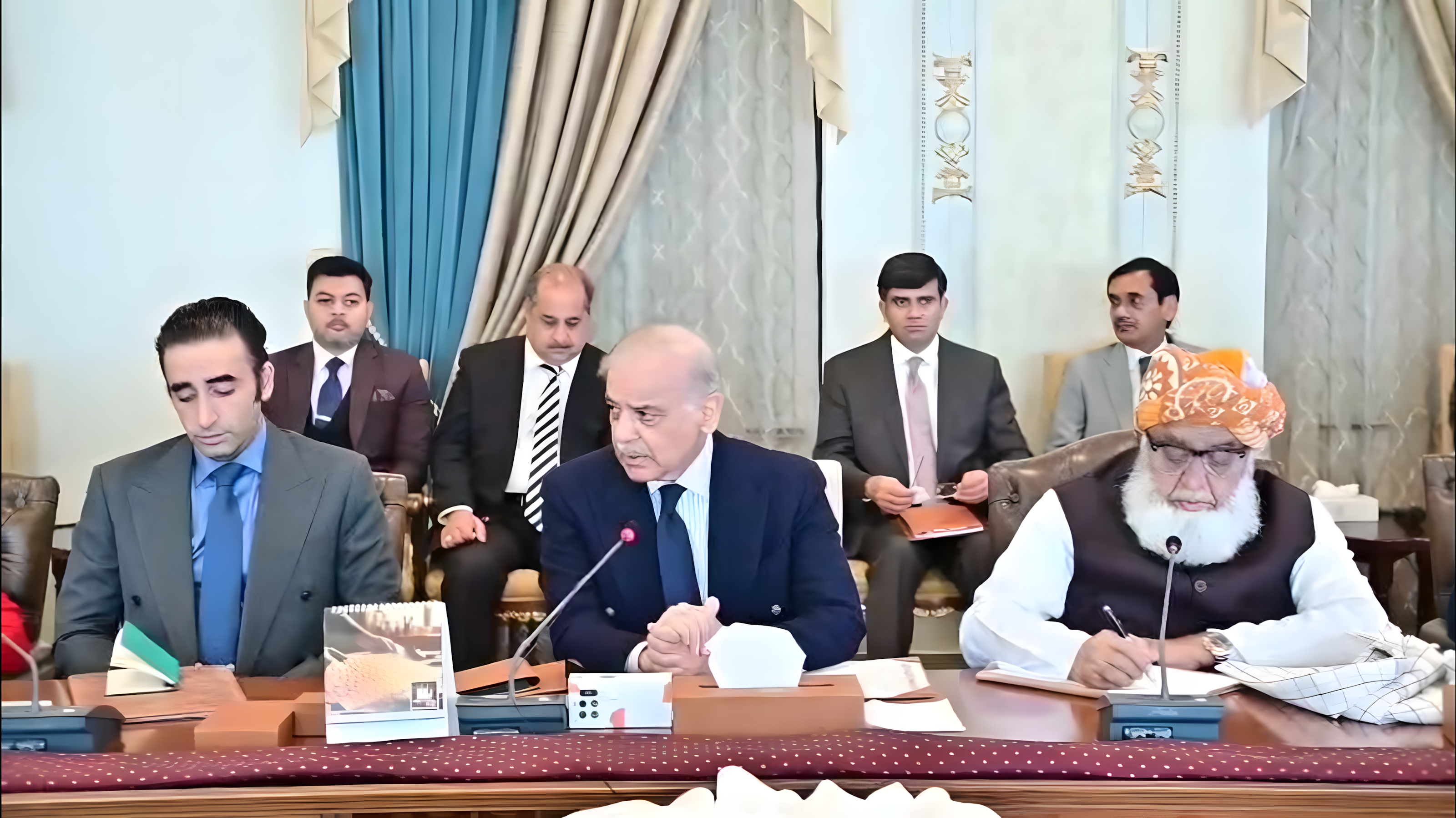 Pakistani leaders back anti-terror push, call for national unity